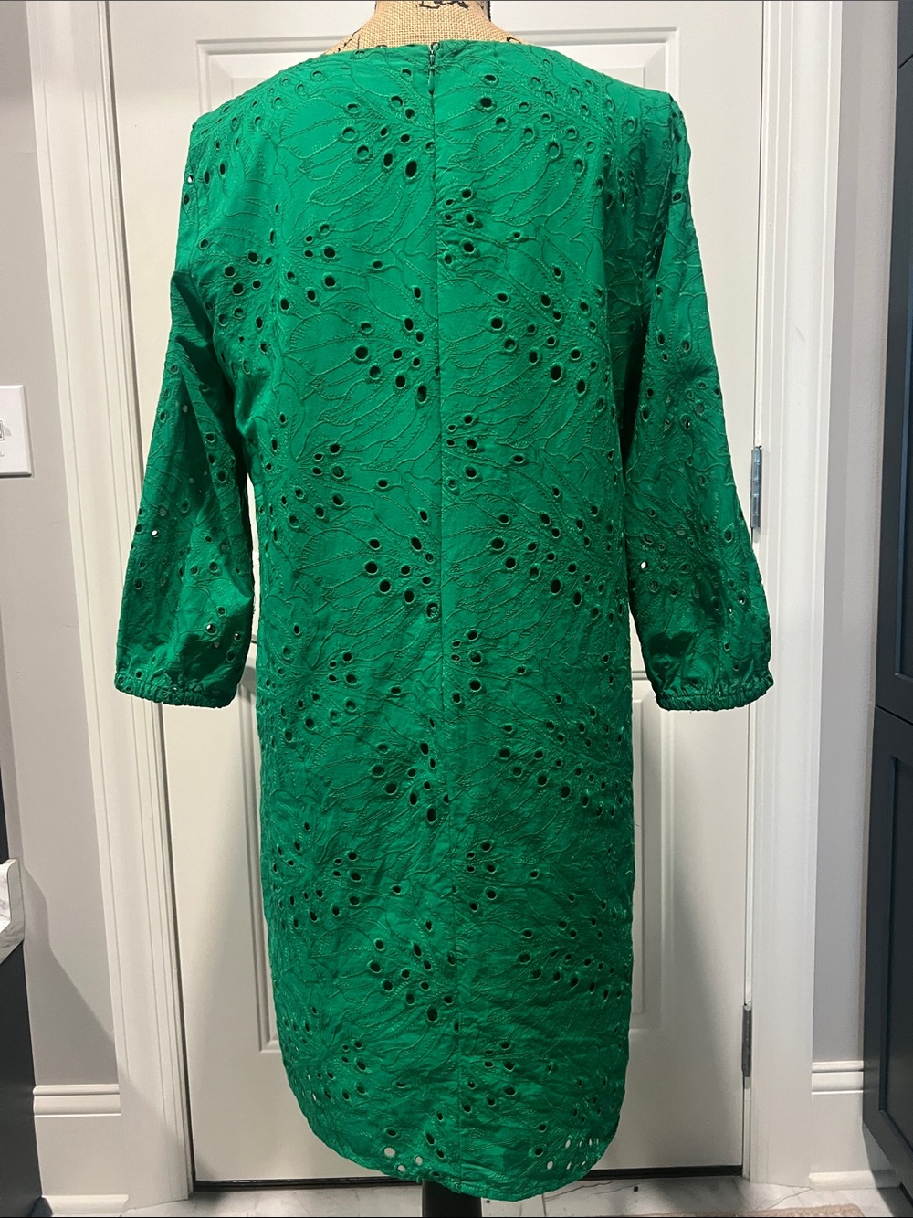 Statement Green Eyelet Shift Dress Sz 10 Cotton Preppy Old Money Vacation Resort - Picture 2 of 10